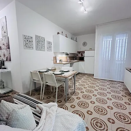 Angiolieri Flexrent - Immobiliare Abissinia 아파트 리치오네