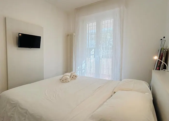 Angiolieri Flexrent - Immobiliare Abissinia דירה ריצ'יונה