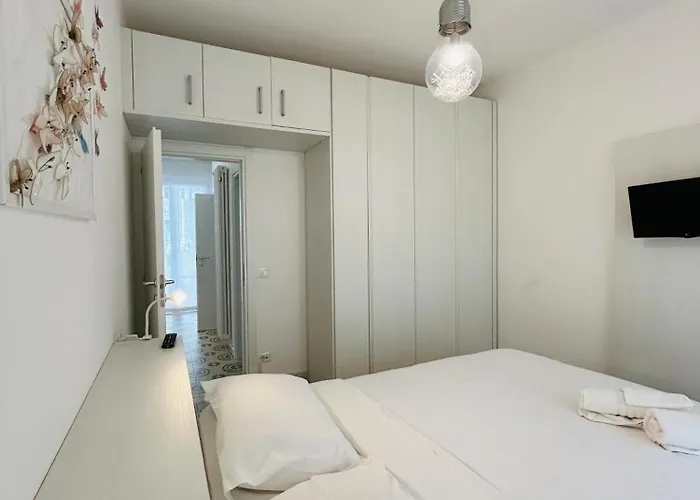 Angiolieri Flexrent - Immobiliare Abissinia Lägenhet *